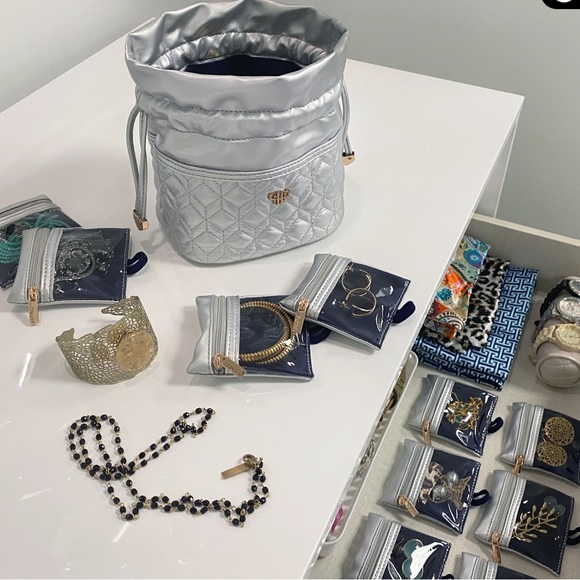 PurseN Bags Oprahs Favorite Things 22 Ultra Jewelry Case Silver